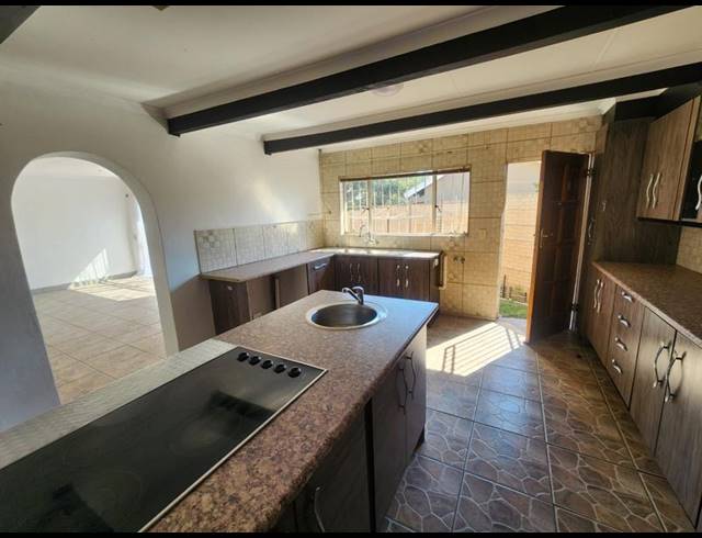 3 BEDROOM HOUSE FOR SALE IN ALBERTSDAL